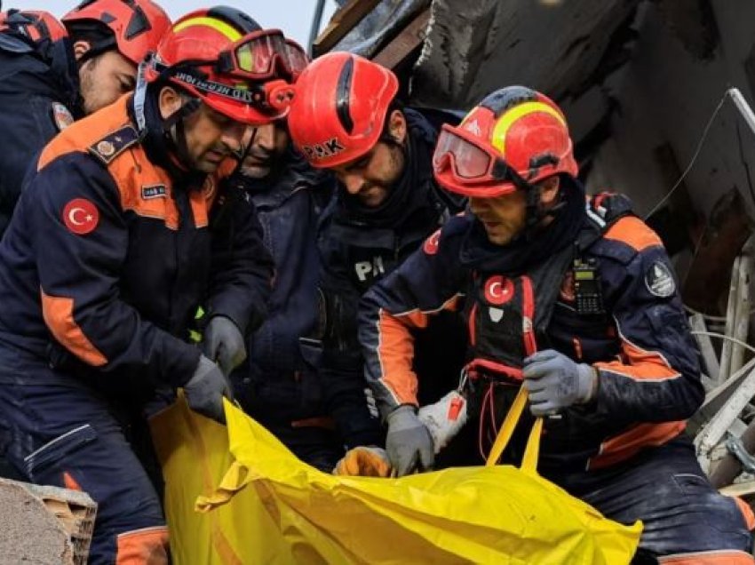 Tetë të vdekur dhe qindra të plagosur si pasojë e tërmetit të ri në Turqi