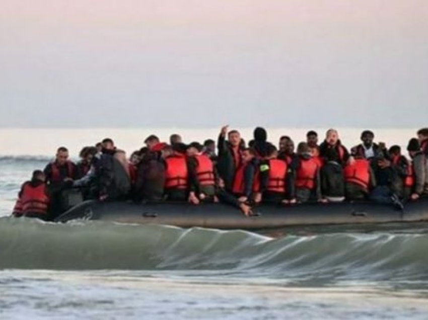 “Zbutet” Britania, mijëra azilkërkues do të pranohen pa intervista