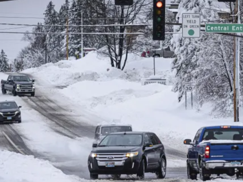 Stuhia e borës godet SHBA-në, mbyllen shkollat