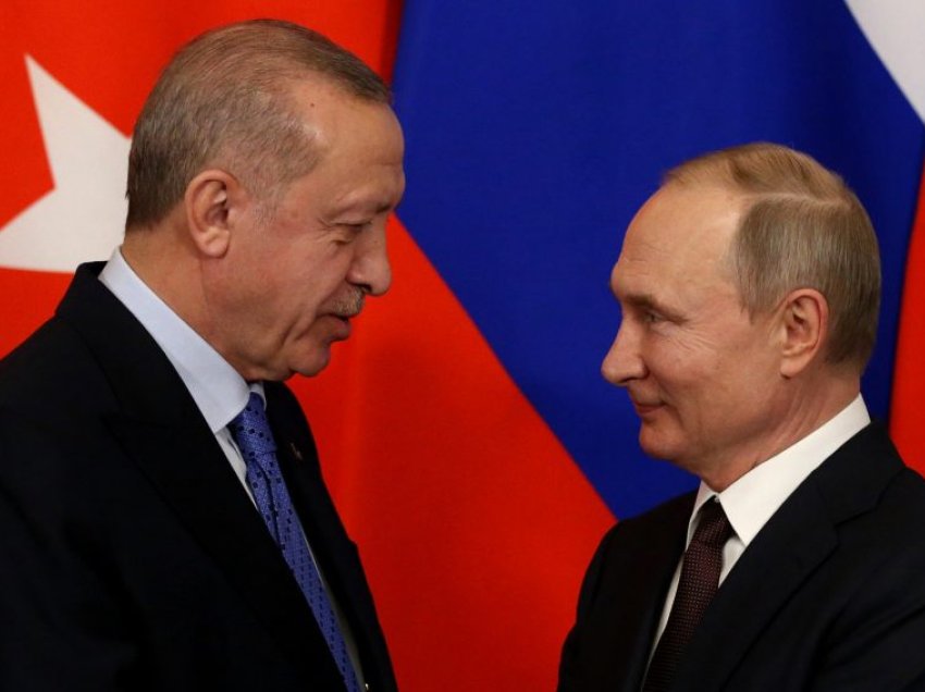 Erdogan flet me Putinin, bisedojnë për tërmetin dhe luftën Ukrainë-Rusi
