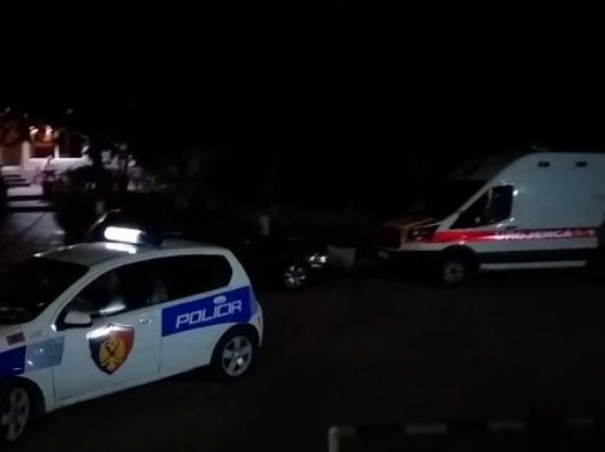 Aksident në Pogradec/ “Audi” del nga rruga dhe përplas një tjetër makinë, 5 persona përfundojnë në spital