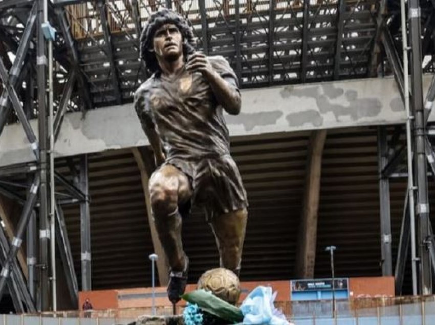 Napoli zien nga debatet, statuja e Maradonës duhet të largohet 