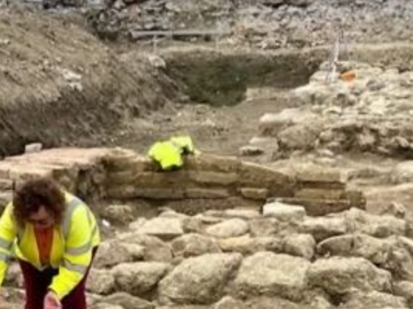 Zbulohet një mur antik në Durrës, arkeologët besojnë të jetë i shekujve IV-III para erës sonë