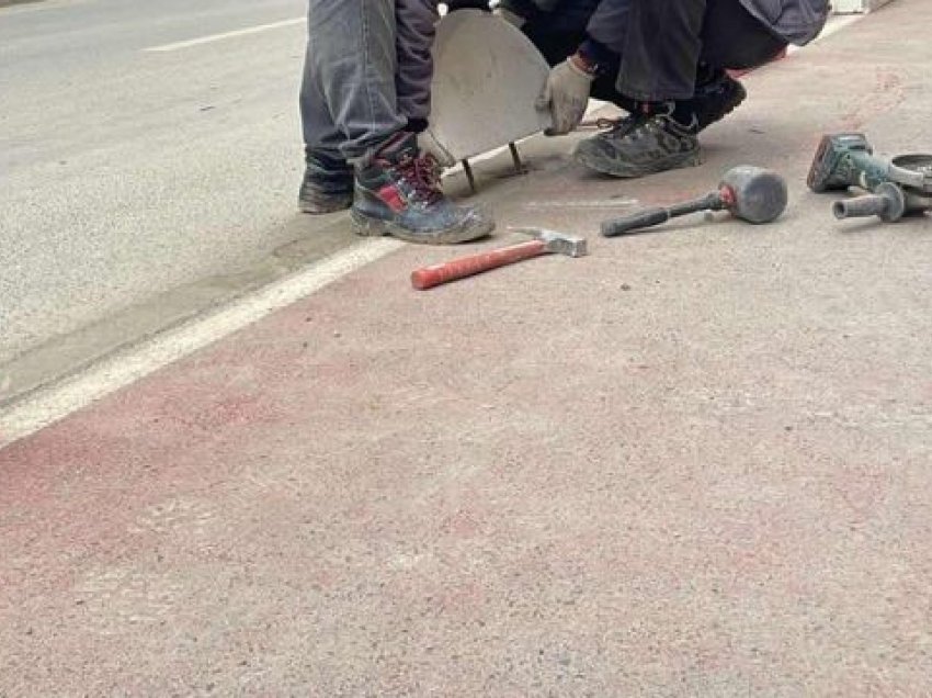 Gjobitet qytetari që largoi pengesat për qarkullimin e qytetarëve në rrugën “Muharrem Fejza”
