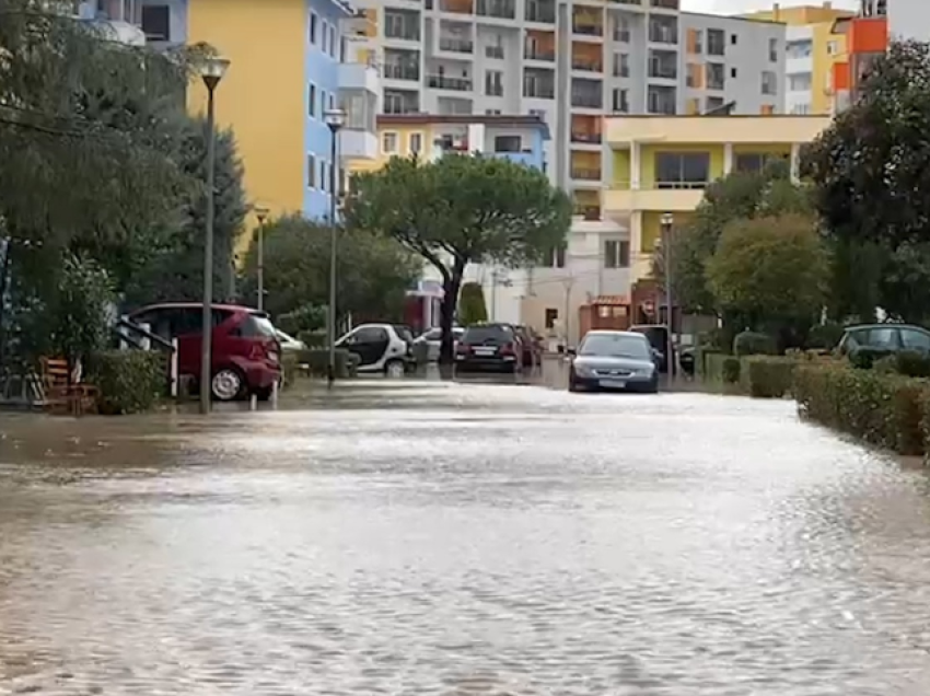 Reshjet/ Përmbyten disa lagje në Lezhë