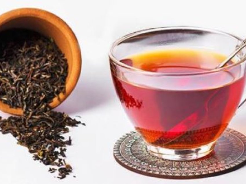 Përfitimet shëndetësore dhe rreziqet nga çaji i zi