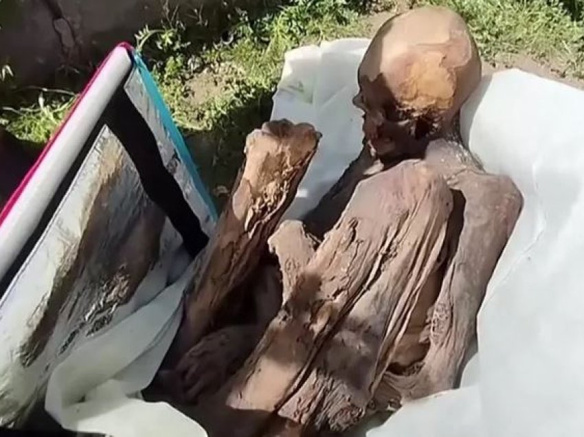Një burrë kapet nga policia në Peru me një mumie të lashtë të fshehur në çantë