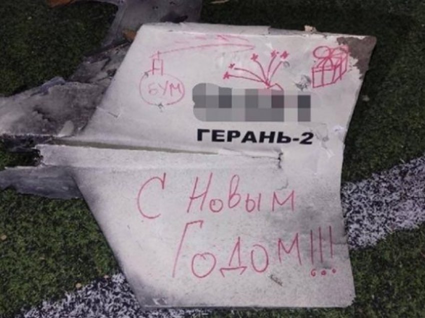 Edhe këtë e bëjnë rusët, në dronin që sulmoi në Kiev kishte të shkruar një porosi: Urime Viti i Ri