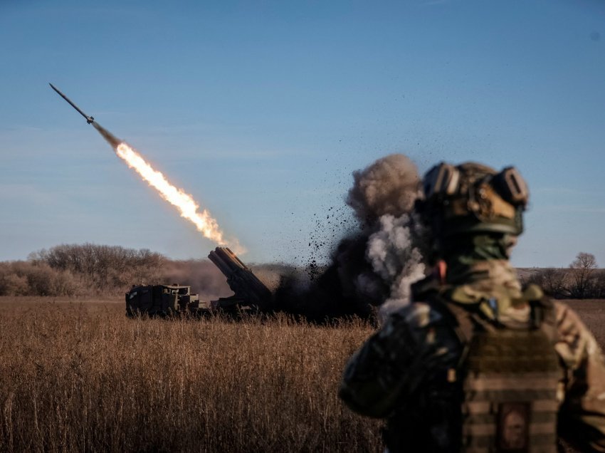 Trupat ukrainase “së shpejti” do të trajnohen në Britani