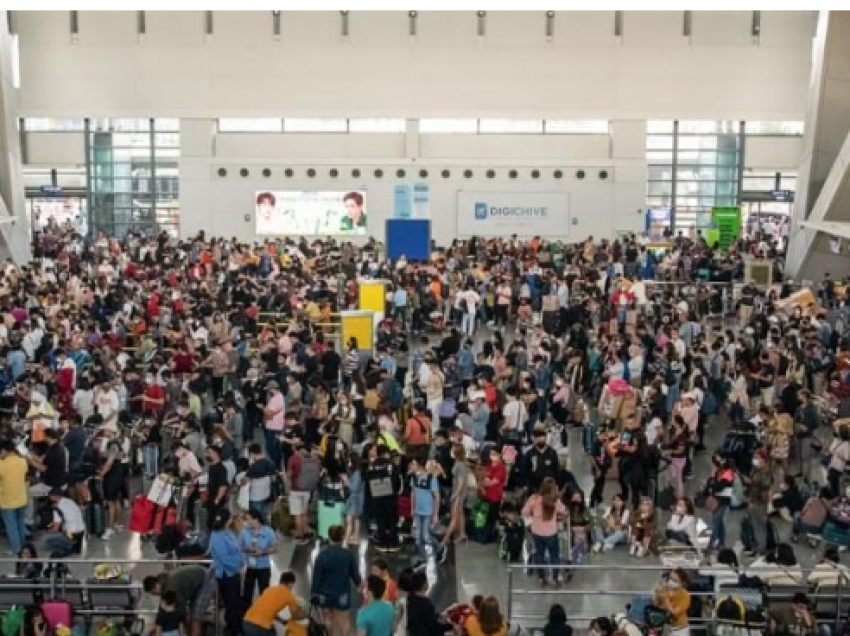 Filipine/ Mijëra njerëz të bllokuar ditën e Vitit të Ri pasi ndërprerja e energjisë goditi aeroportin 