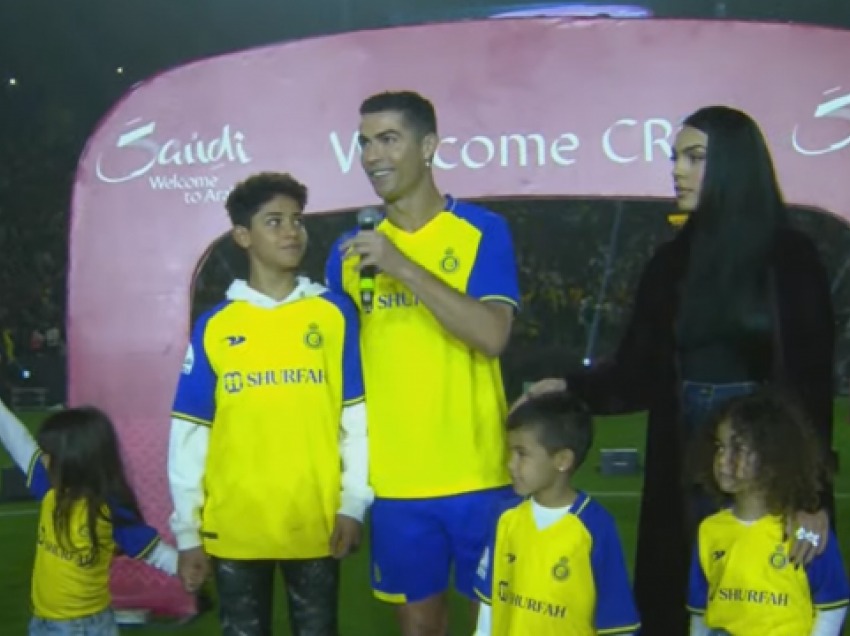 Edhe familja e Ronaldos shfaqen në ceremoninë e prezantimit të tij 