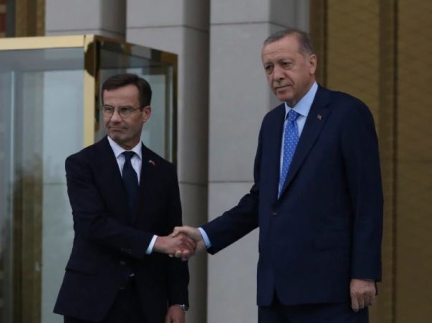 Suedia: Turqia na kërkon shumë në këmbim të anëtarësimit në NATO
