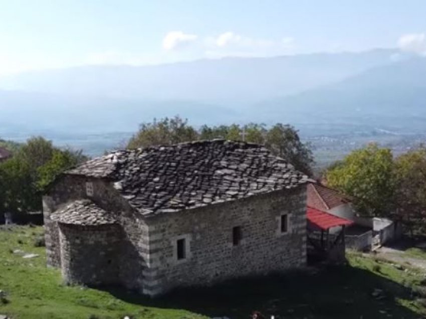 Fshati mysliman në Shqipëri që kujdesen për 5 kishat e tij