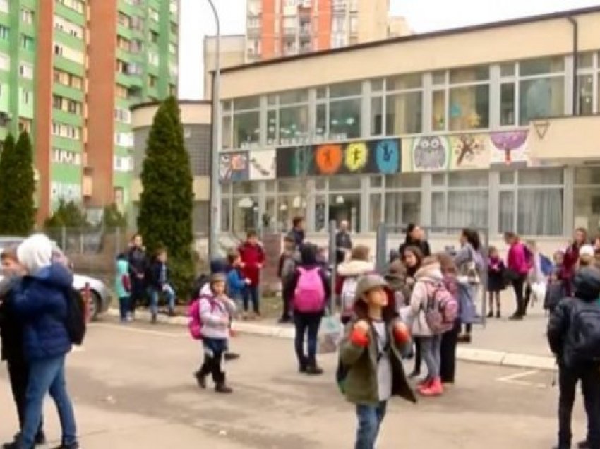 Nëna e nxënëses rrah mësuesen në prani të fëmijëve në Prishtinë