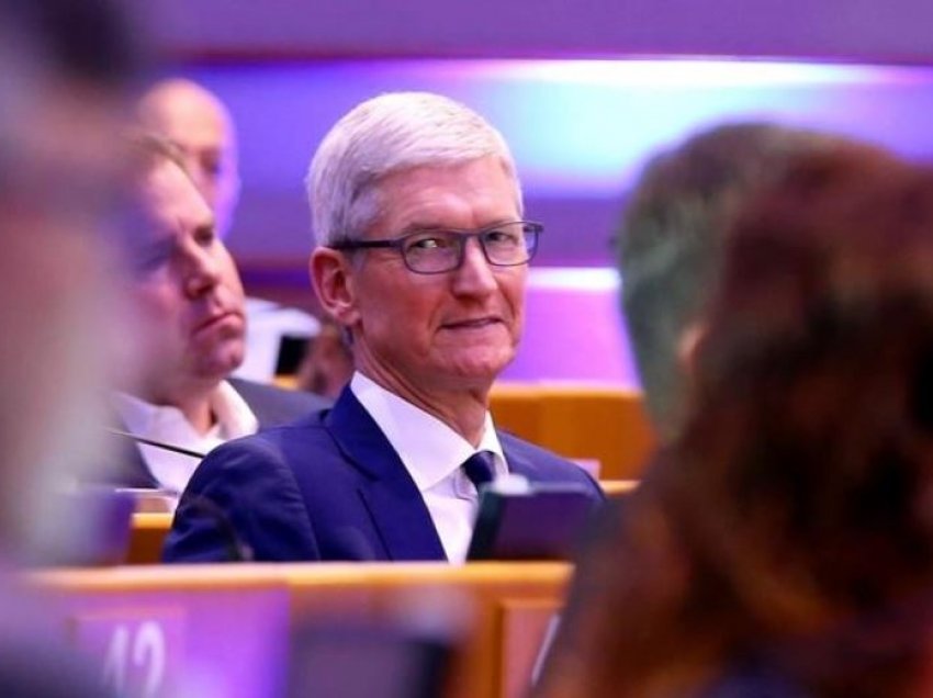 Apple do të reduktojë rreth 40 për qind nga paga vjetore e shefit të saj ekzekutiv