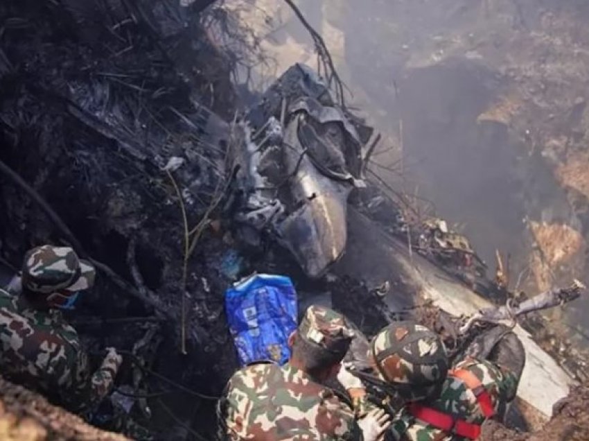 Rritet numri i viktimave nga rrëzimi i aeroplanit, të mbijetuarit dërgohen në spital