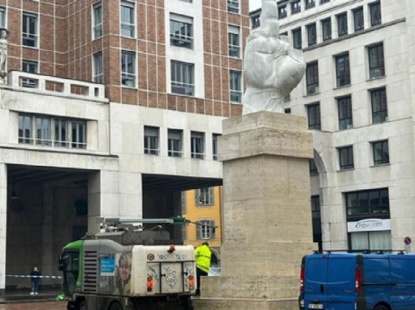​Milano: Aktivistët e mjedisit e lyen statujën me të verdhë