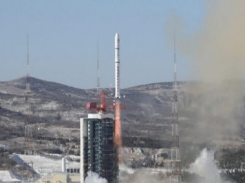 ​Kina lansoi 14 satelitë të rinj