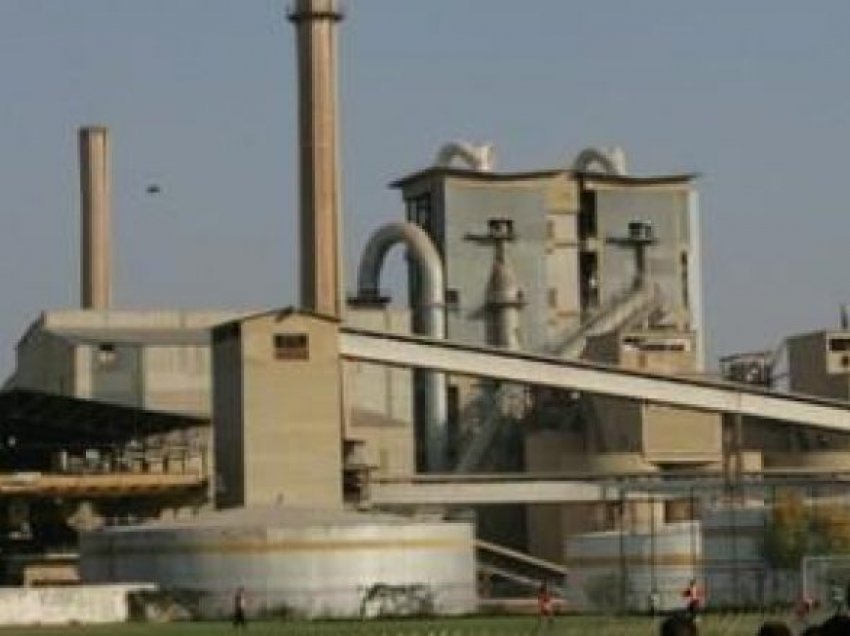 Qyteti i Shkupit paraqet kallëzim penal kundër fabrikës së çimentos “Usje”