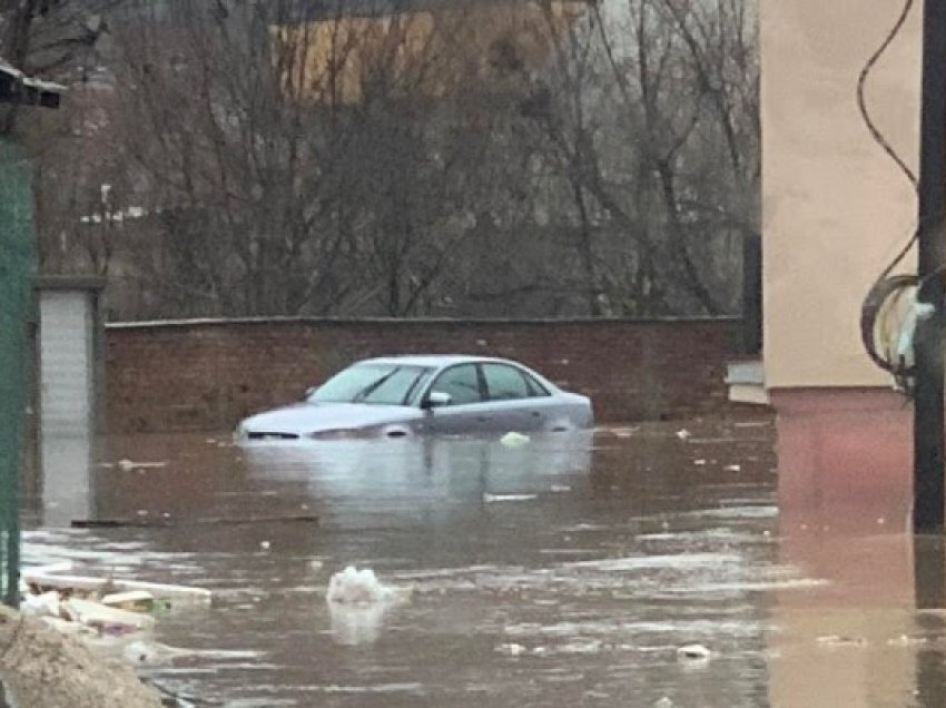 ​Situatë e rëndë me reshjet në Mitrovicë, vërshohen dhjetëra shtëpi
