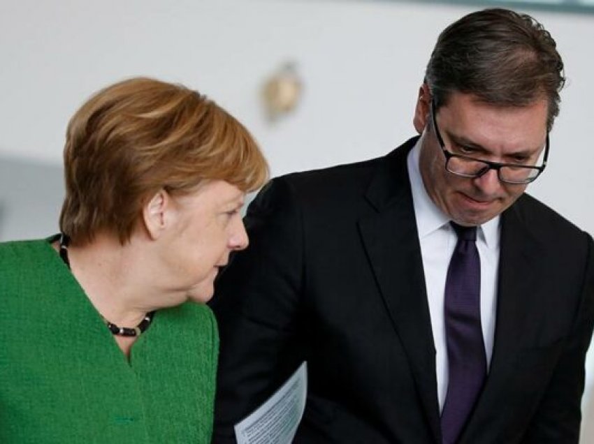 Analisti: Vuçiq bëri të kundërtën e asaj që i premtoi Angela Merkelit, kur ajo ishte kancelare