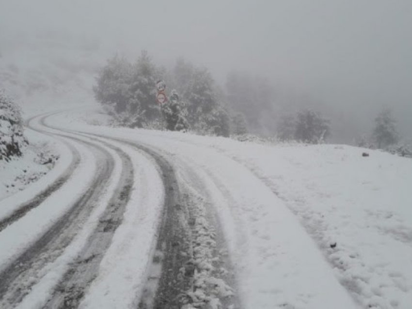 Shqipëri, 1100 ha tokë e përmbytur në Shkodër, bora bllokon aksin Bogë-Theth