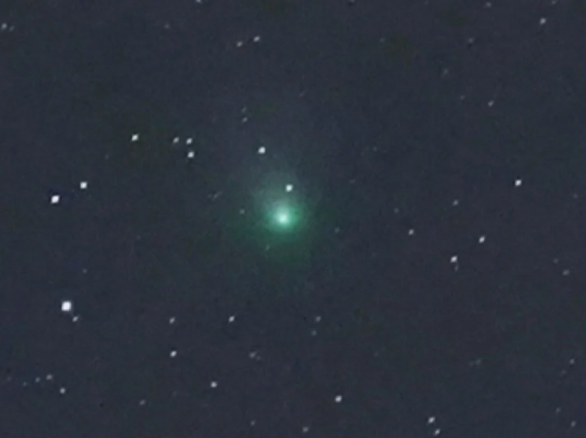 Një kometë jeshile po i afrohet pikës më të afërt me Tokën për herë të parë!