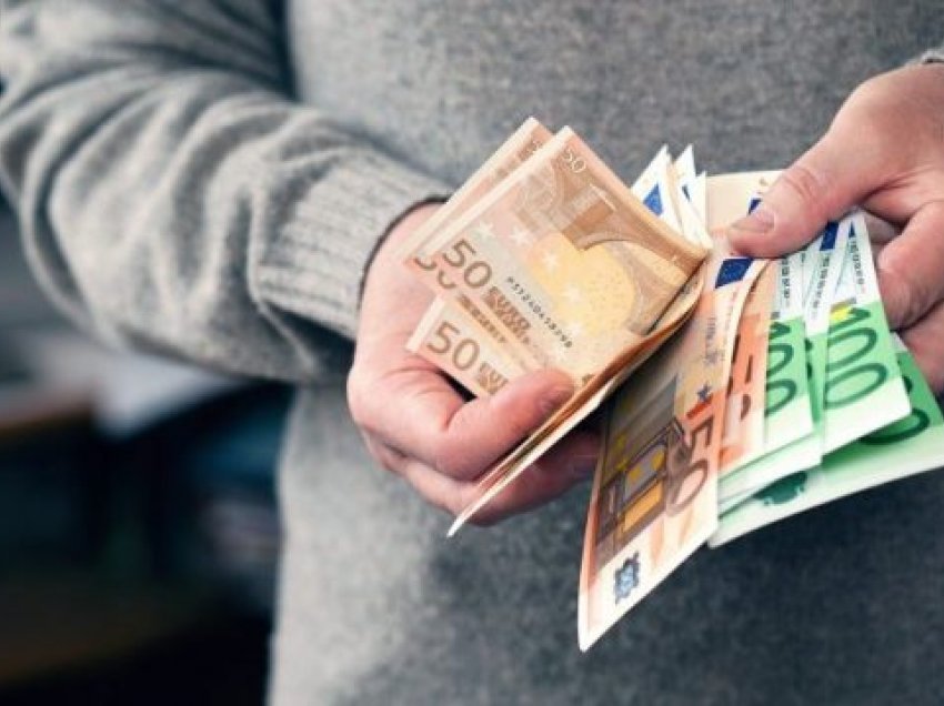 Deponohet në bankë një kartëmonedhë në vlerë 100 euro e falsifikuar në Viti