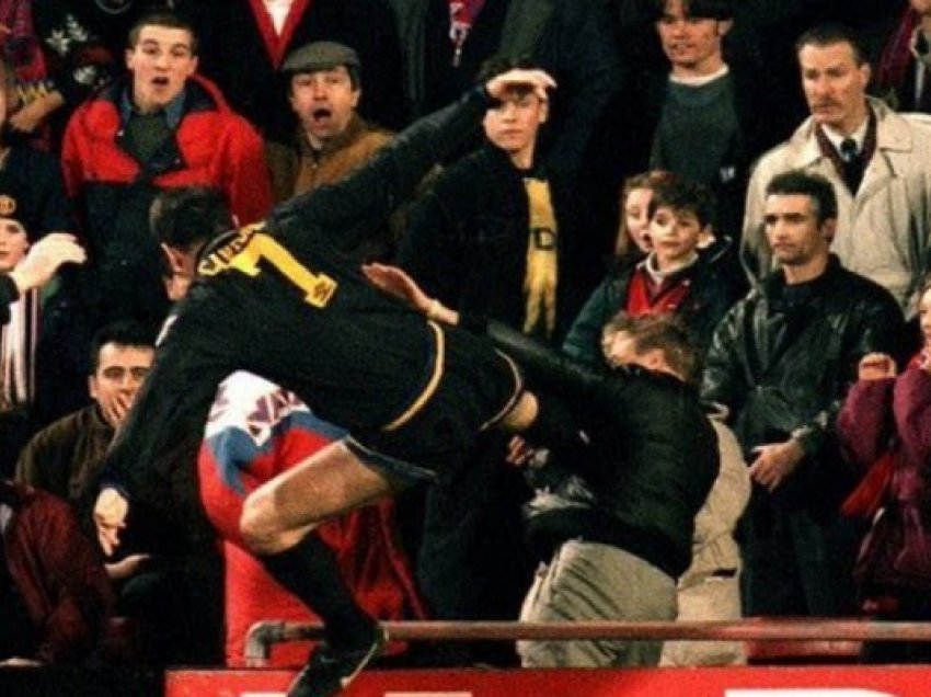 Sot 28 vite më parë, Cantona e sulmoi me goditje karate huliganin e Crystal Palace