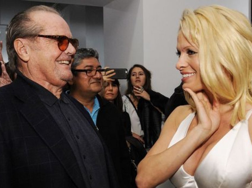 Pamela tregon të gjitha: Njëherë e pashë Jack Nicholson në treshe me bukuroshet e ‘Playboy Mansion’ 