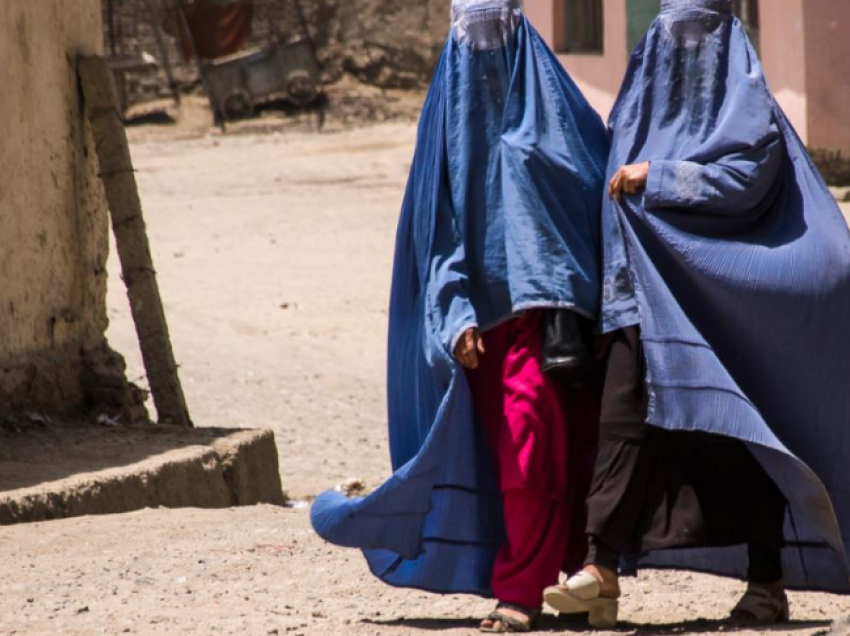 Talebani urdhëron universitet private që mos lejojë gratë të hynë në provime
