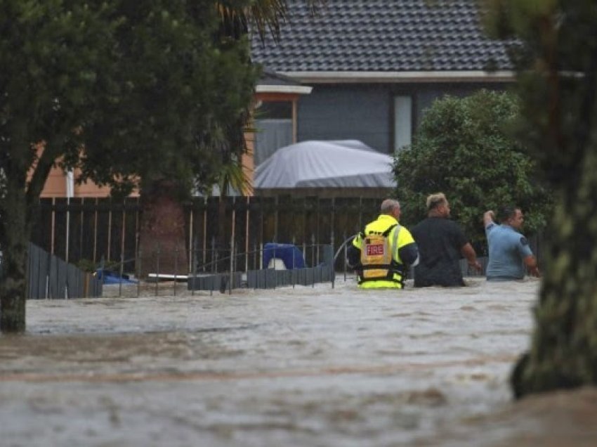 Përmbytje në Zelandë të Re, vdiqën tre persona