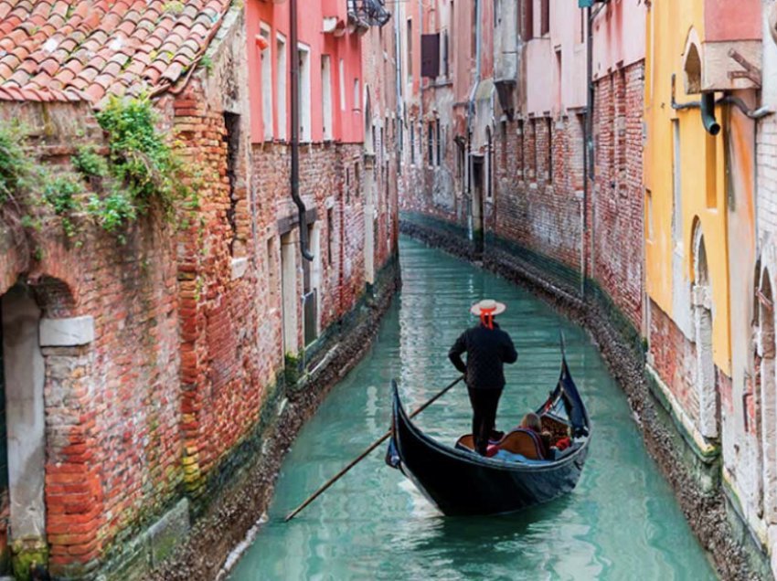 Arkitektura e qytetit lundrues: Si u ndërtua Venecia, që duket sikur noton mbi ujë