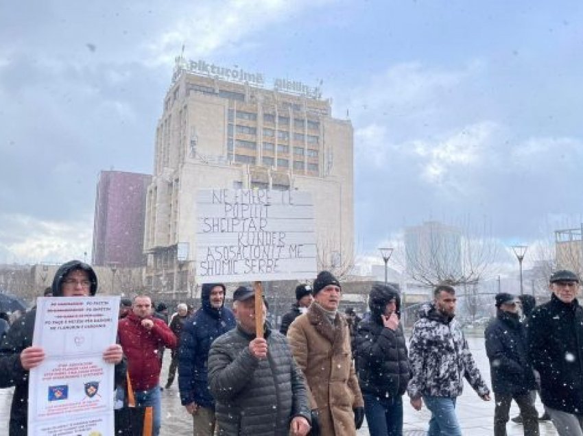 ​Protestohet kundër Asociacionit: Kjo marrëveshje është e dëmshme për Kosovën