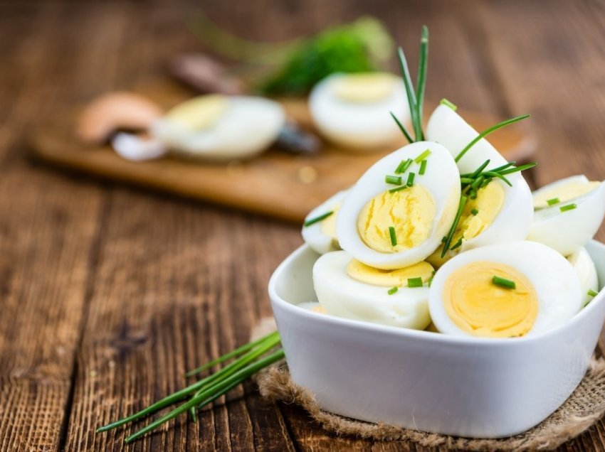 Këto janë 8 gjërat që i ndodhin trupit tuaj nëse hani dy vezë në ditë
