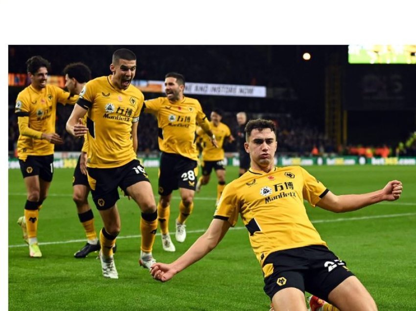 Napoli ofertë për mbrojtësin, por Wolverhamptoni kërkon minimumi 40 milionë