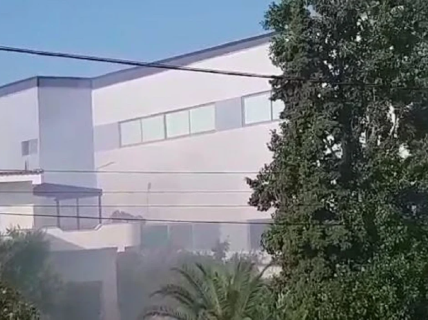 Bie zjarr në një fabrikë këpucësh në Durrës