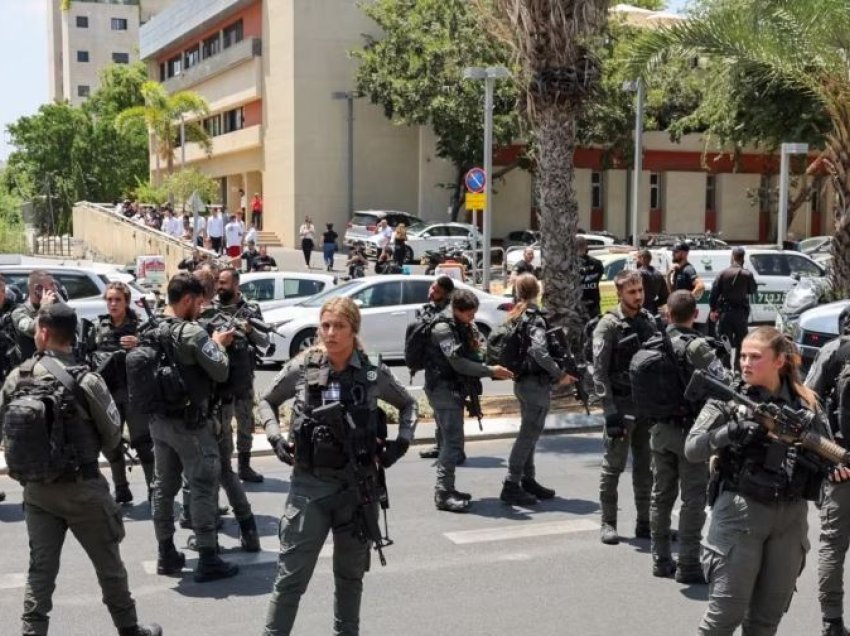 Militanti i Hamasit plagos 8 persona në Tel Aviv ndërsa Izraeli vazhdon me operacionin në Bregun Perëndimor