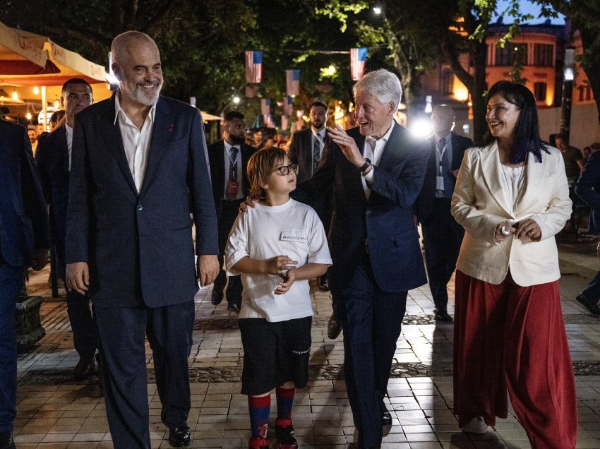 Pas vizitës në Shqipëri reagon Bill Clinton: Faleminderit për një mbrëmje që nuk do ta harroj kurrë