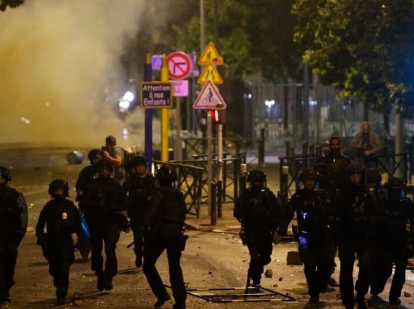 Francezët “ndezin” vendin, policia nuk di të ndalet pasi vret përsëri një person dhe plagos një tjetër gjatë trazirave
