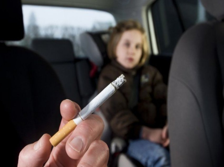 Gjermania ndalon duhanin në automjetet me fëmijë