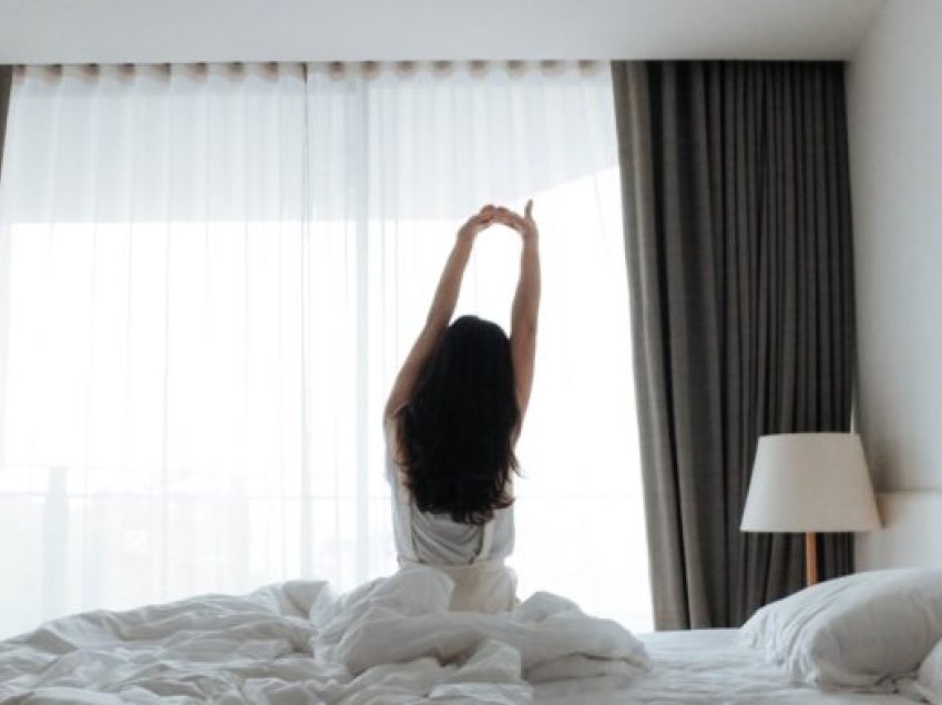 Studimi: Njerëzit që zgjohen herët në mëngjes janë më të lumtur