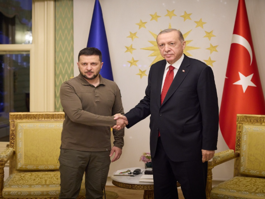 Takimi me Zelenskyn i lë “mbresa” Erdogan: Ukraina e meriton anëtarësimin në NATO