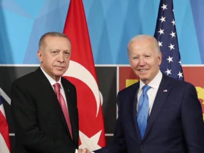 Ankaraja: Biden-Erdogan bisedë telefonike mbi anëtarësimin e Suedisë në NATO
