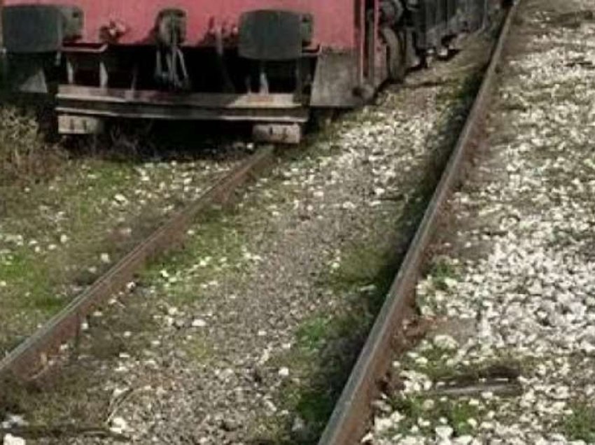 Aksident mes trenit dhe një automjeti në Fushë Kosovë