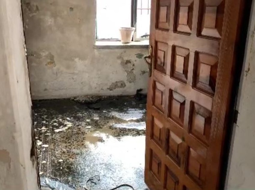 Apartamenti në Gjirokastër përfshihet nga flakët, zjarri shkrumbon gjithçka brenda banesës