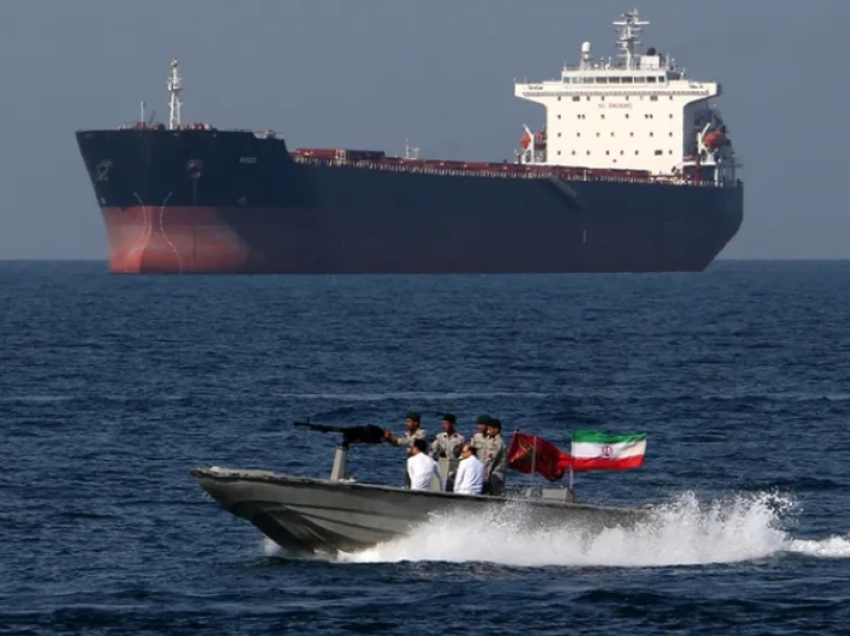 Irani akuzon flotën e SHBA për ‘bashkëpunim me trafikantët e karburantit’ në Gjirin Persik