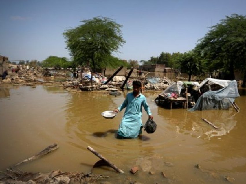 Të paktën 6 të vdekur dhe 9 të plagosur nga përmbytjet në Pakistan
