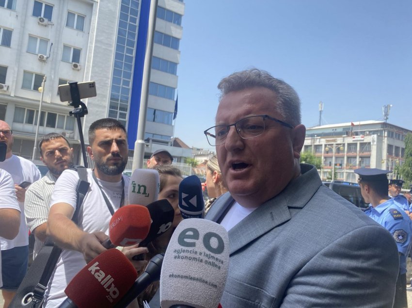 Hisen Berisha: Kjo ishte arsyeja e përleshjes në Kuvend