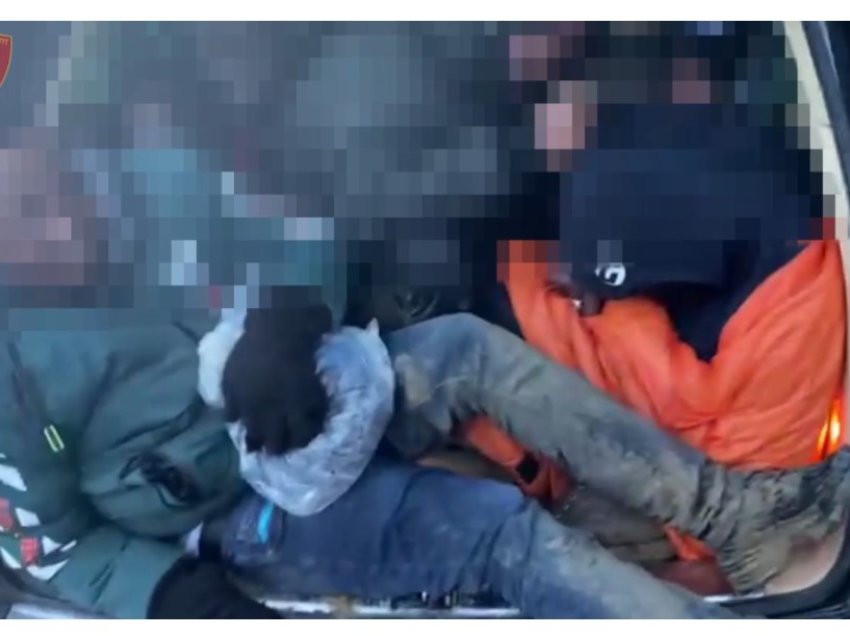 Fshihnin në kamionë 5 emigrantë, procedohen penalisht dy persona në Korçë